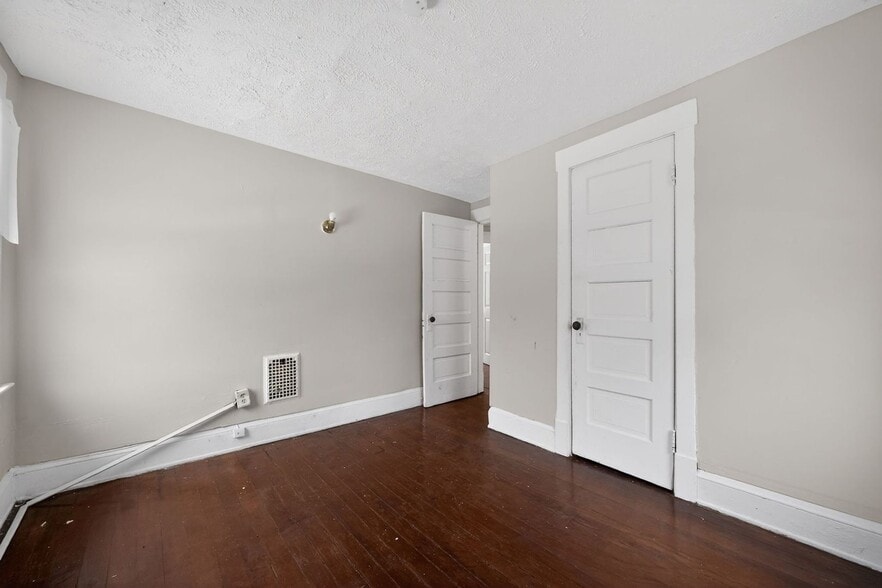 Building Photo - 1125 Galewood Dr