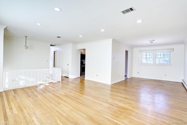 Building Photo - 12 Van Gogh Ln