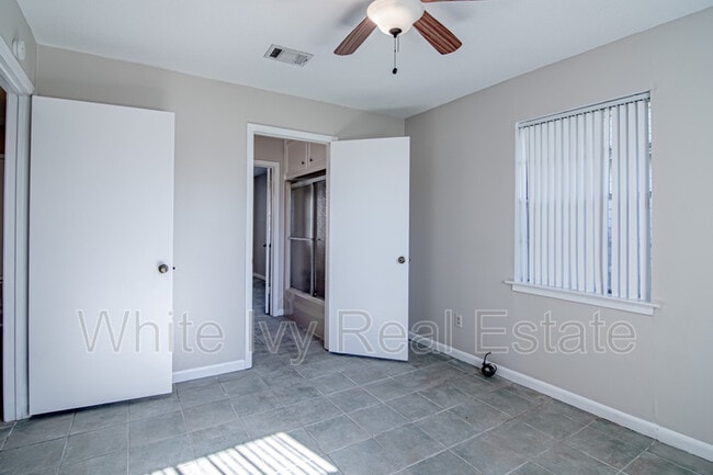 Building Photo - 295 Broadmoor Dr