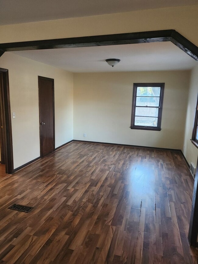 Building Photo - 3 Bedroom 2 Bath House with Attached Garage