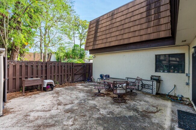 Building Photo - 111 Weybridge Cir