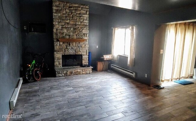 Building Photo - 2 br, 2 bath Townhome - 8329 W Northridge Ct