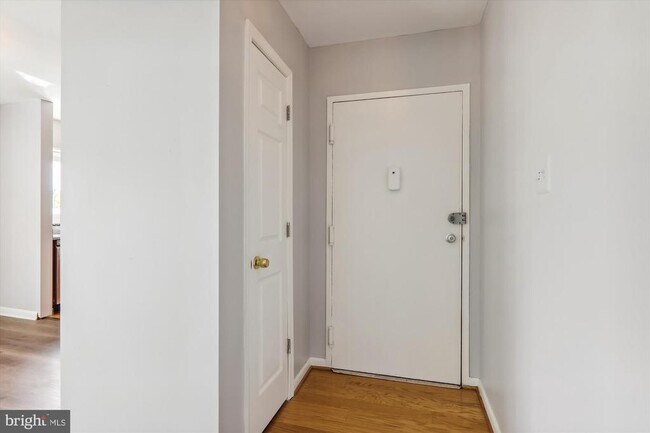 Building Photo - 10631 Montrose Ave