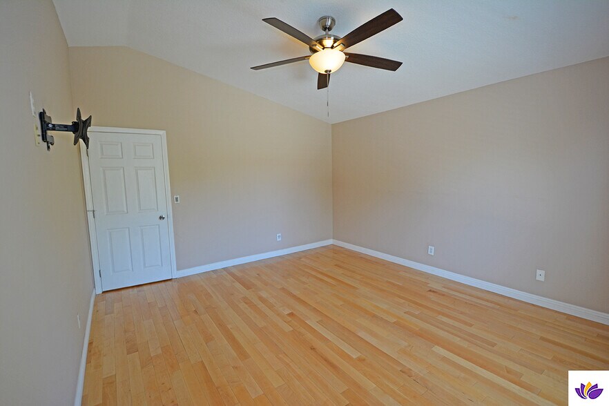 Building Photo - 23935 Ingomar St