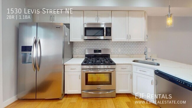 Building Photo - 1530 Levis St NE