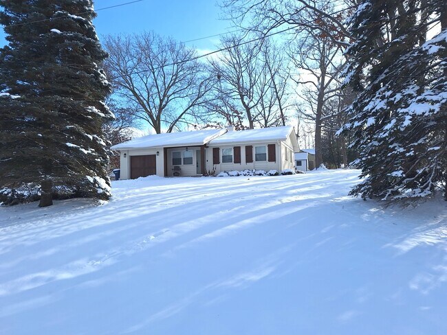 Building Photo - 227 Juneway Terrace