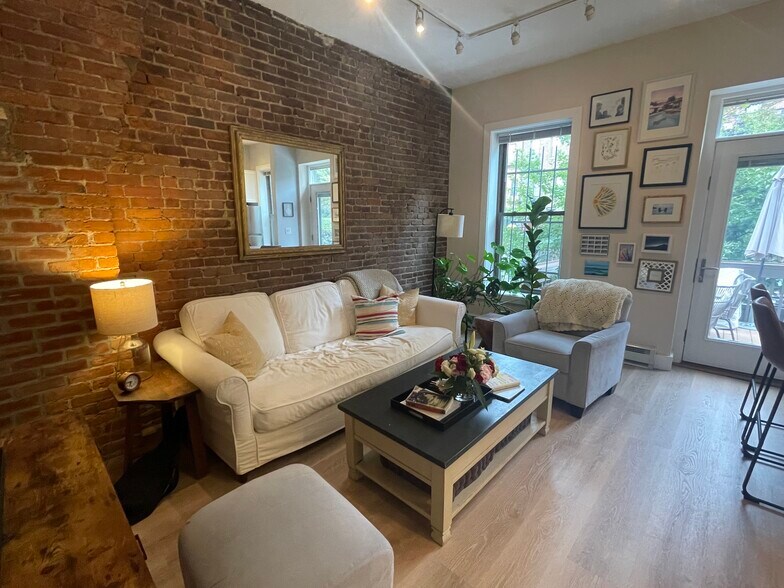 Building Photo - 18 Durham St