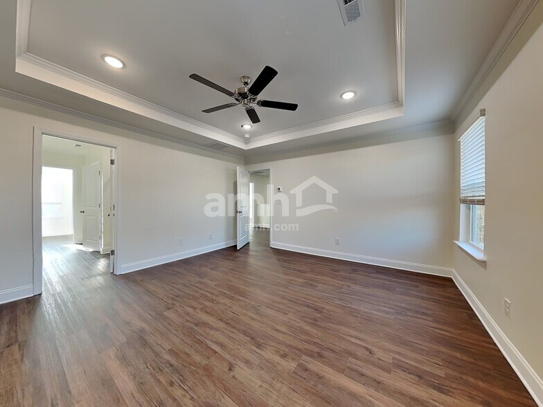 Building Photo - 12204 Golden Farm Ln