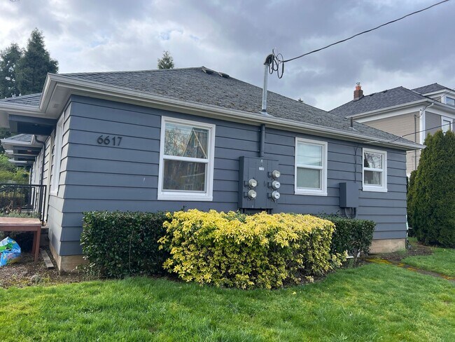Building Photo - 6617 N Greeley Ave