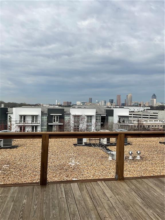 Building Photo - 881 Memorial Dr SE