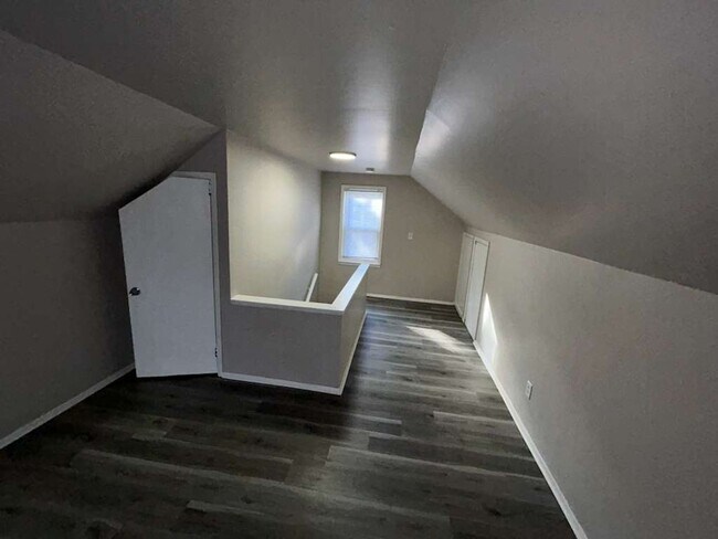 Building Photo - New Renovated 3 Bedroom Bungalow