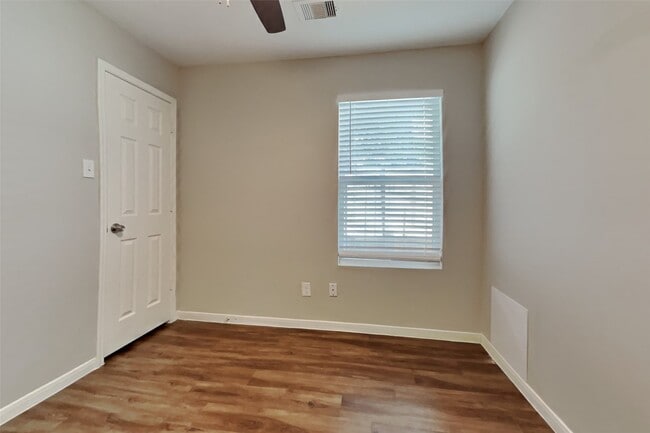Building Photo - 16716 Foursquare Dr