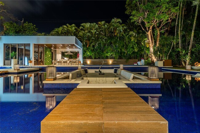 Building Photo - 3009 Pine Tree Dr