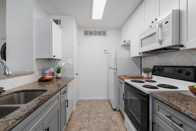 Building Photo - 1601 Faro Dr