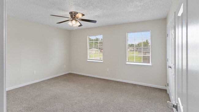 Building Photo - 40429 W Hernandez Ave