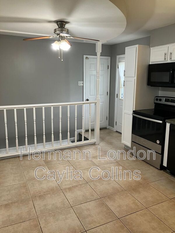Building Photo - 225 Florisota Dr