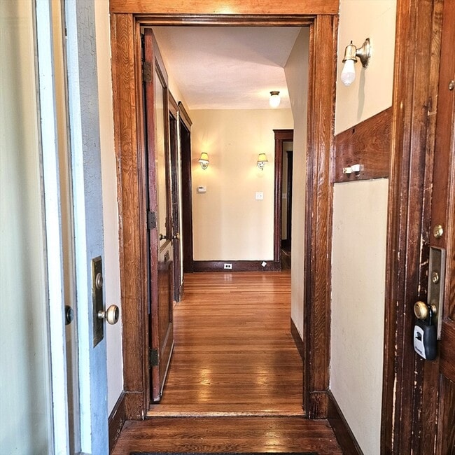 Building Photo - 248 N Beacon St