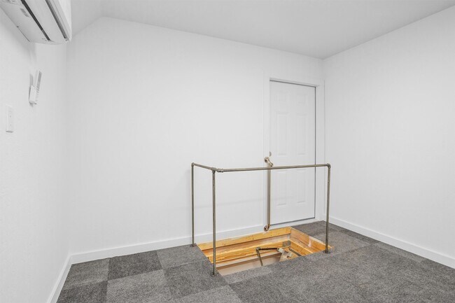 Building Photo - 256 Sky Top Dr