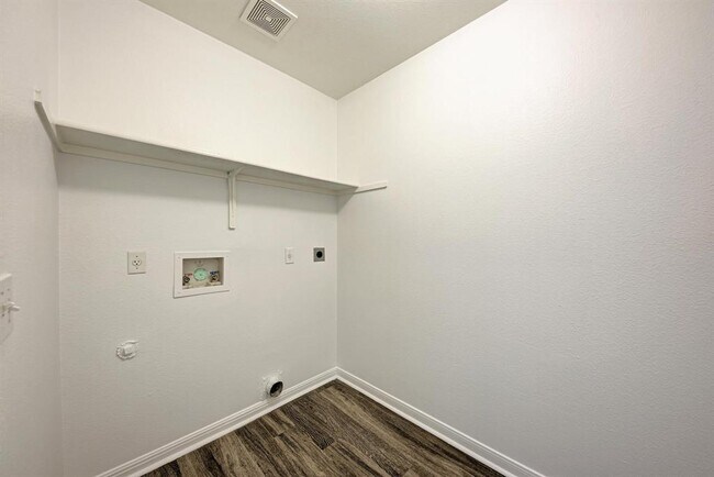 Building Photo - 216 Cassandra Dr