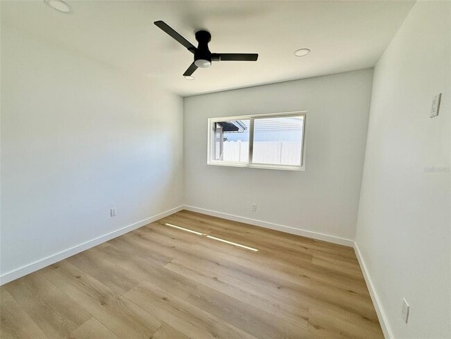 Building Photo - 3930 E Eden Roc Cir