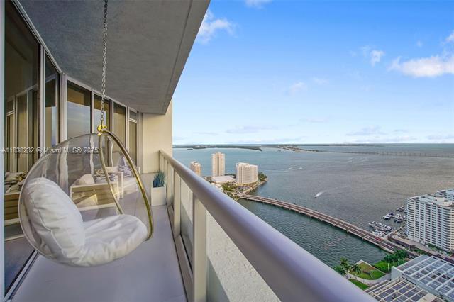 Building Photo - 495 Brickell Ave