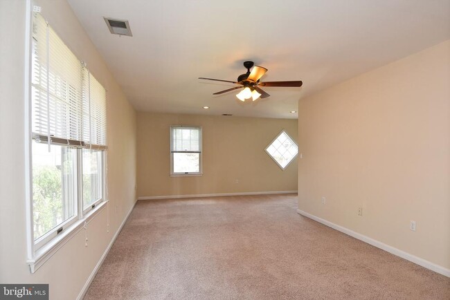 Building Photo - 930 N Danville St