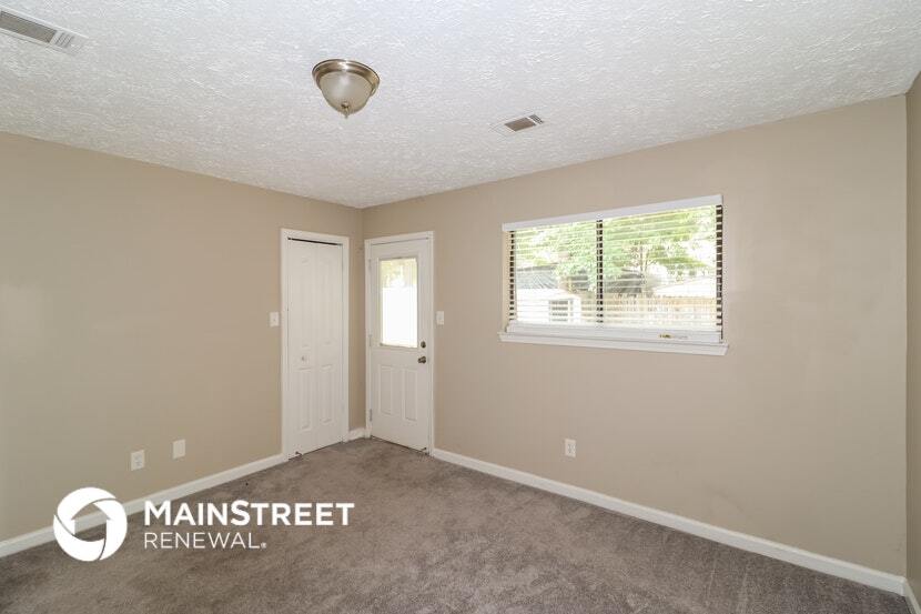 Building Photo - 2156 Oldfield Dr