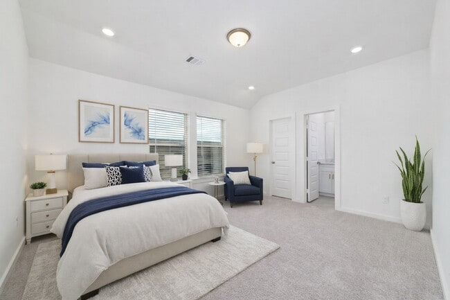 Building Photo - 1118 Elsinore Dr