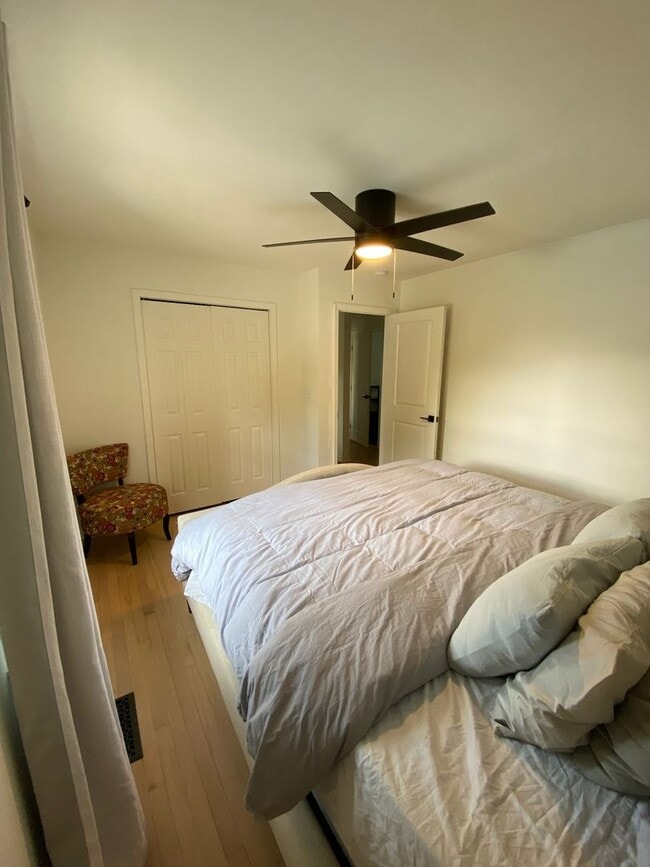 Building Photo - Charming 5 Bed, 3 Bath Home in the Heart o...