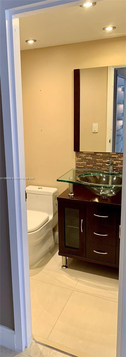 Building Photo - 16919 N Bay Rd