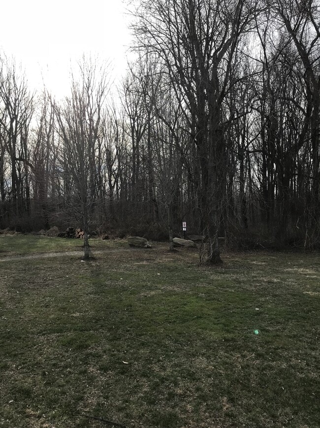 Building Photo - *Coming Soon!*  Large end unit town home i...