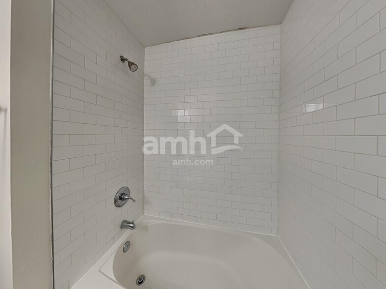 Building Photo - 403 Hobart St