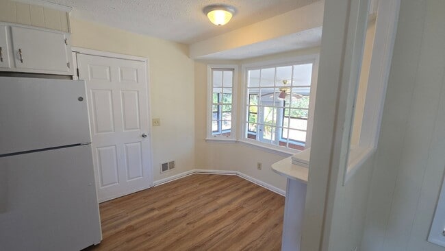 Building Photo - West Columbia