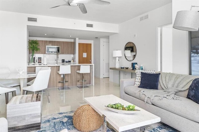 Building Photo - 401 N Birch Rd