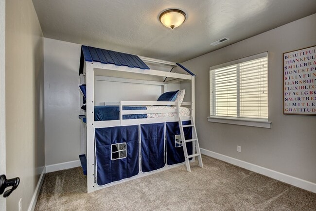 Building Photo - 2580 E Blackstone Dr