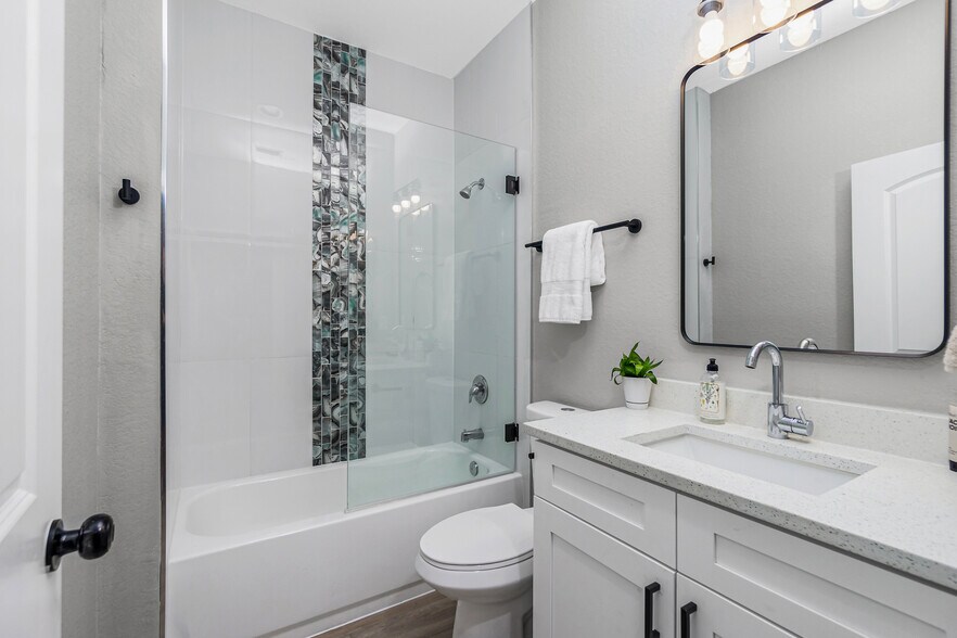Guest Bathroom Tub/shower pivoting glass partition - 10410 Pendleton Ave