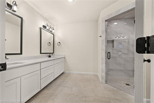 Building Photo - 11622 Maplewood Dr