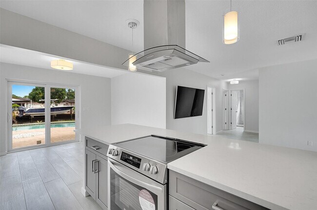 Building Photo - 4710 SW 43rd Ave