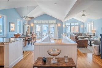 Building Photo - BEAUTFUL FURNISHED WINTER GETAWAY