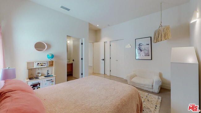 Building Photo - 4865 Wicopee Ave