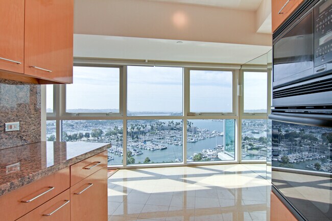 Building Photo - 13600 MARINA POINTE Dr