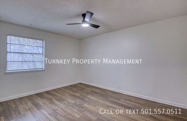 Building Photo - 1905 Labette Manor Dr