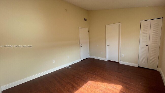 Building Photo - 6205 SW Kendale Lakes Cir