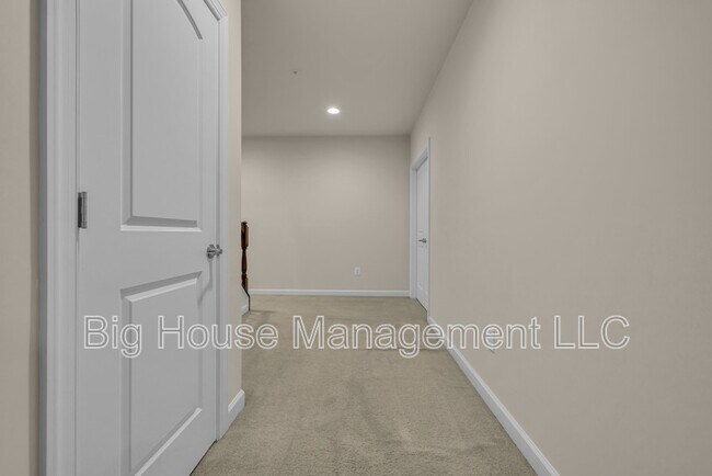 Building Photo - 3713 Chancelsors Dr