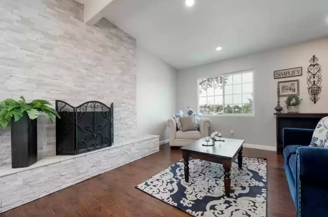 Building Photo - 5 Bedroom Updated Clairemont Home (Perfect...