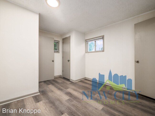 Building Photo - 3 br, 1 bath House - 1880 Vaughn St