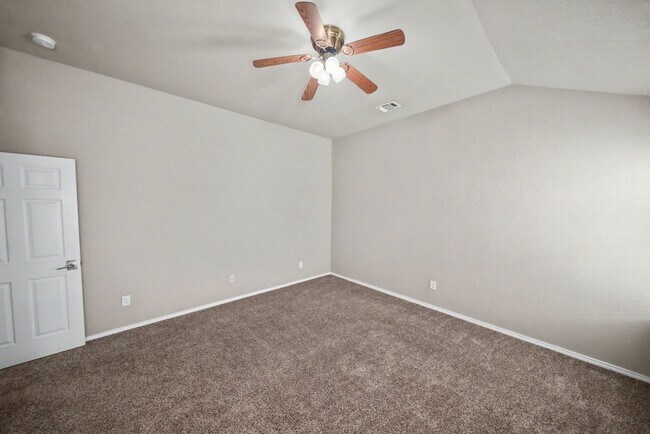 Building Photo - Spacious Single-Story Home with Solar Panels - Realtor Commission: $500