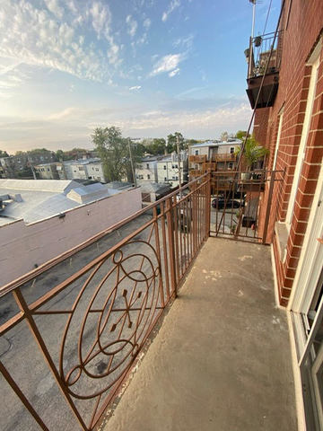 Building Photo - 3000 W Lawrence Ave