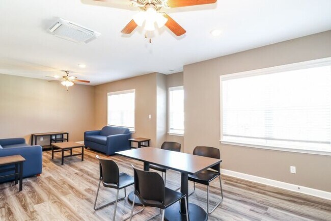 Building Photo - Roommate Housing Near the University of Memphis – Limited-Time Move-In Special