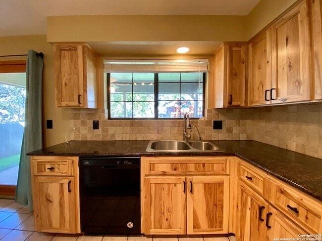 Building Photo - 8911 Shady Leaf